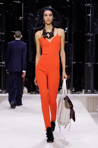 Look 15